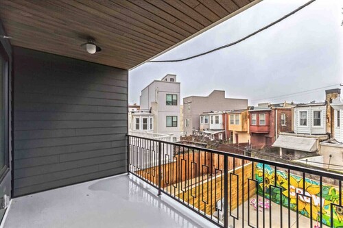 Large Studio w/2 Beds & Balcony (C)