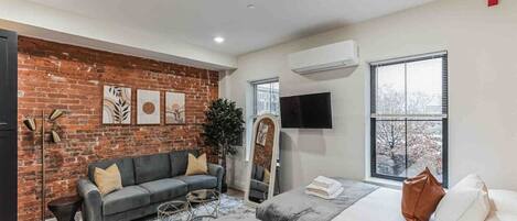 1 bedroom, desk, iron/ironing board, WiFi