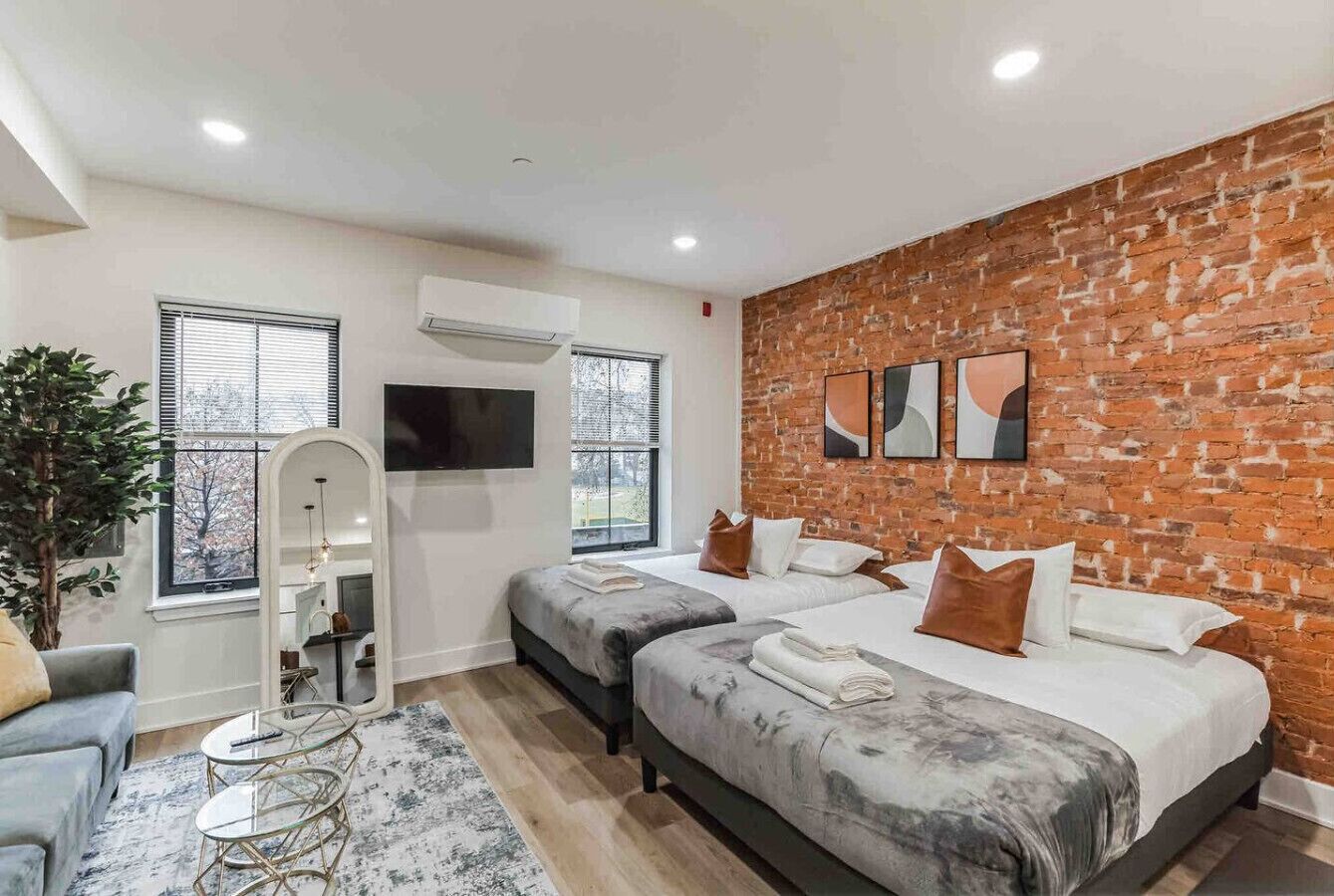 1 slaapkamer, een bureau, een strijkplank/strijkijzer, wifi