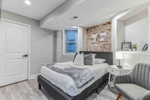 3 Schlafzimmer, Schreibtisch, Bügeleisen/Bügelbrett, WLAN