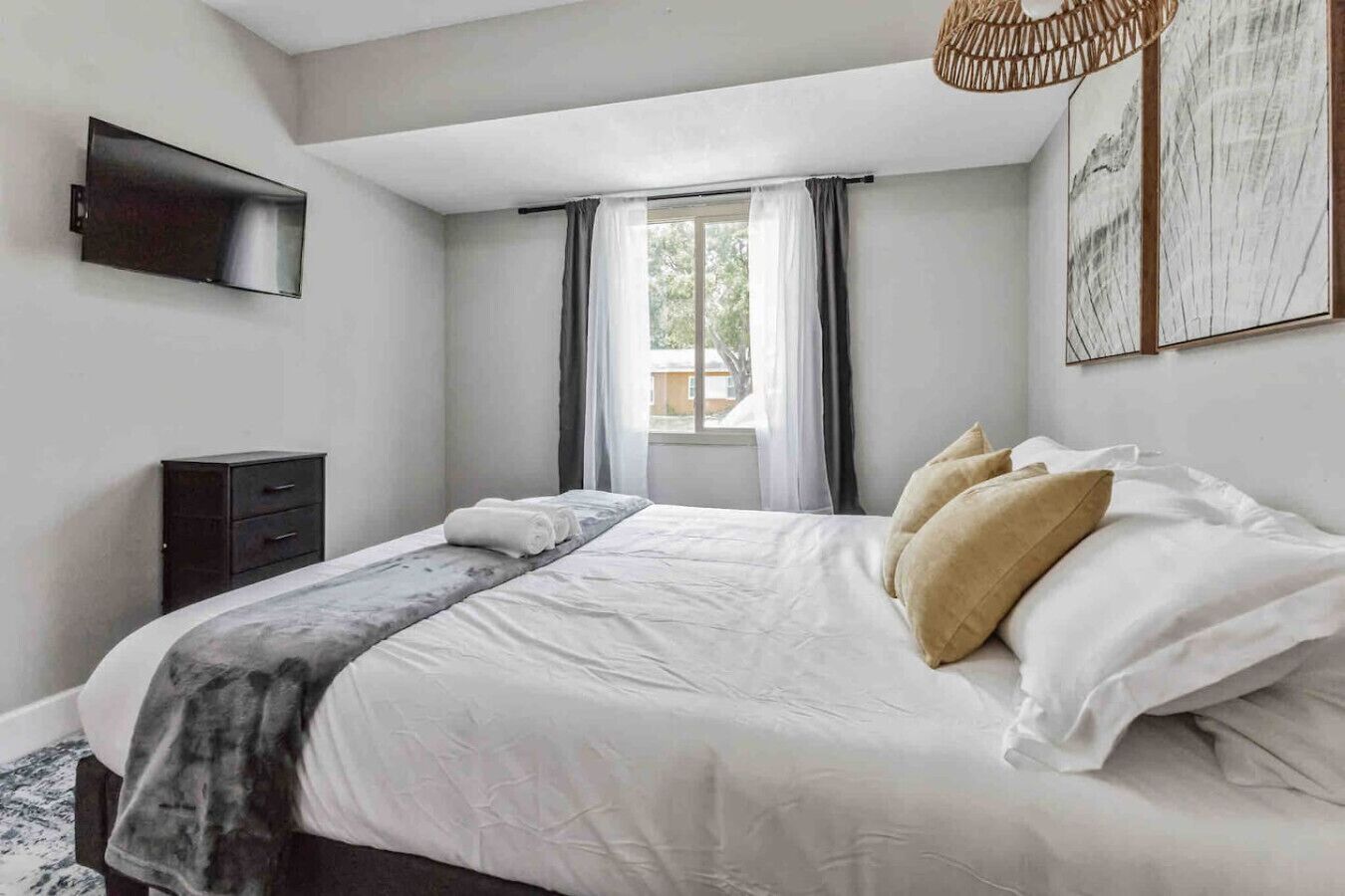 3 bedrooms, desk, iron/ironing board, WiFi