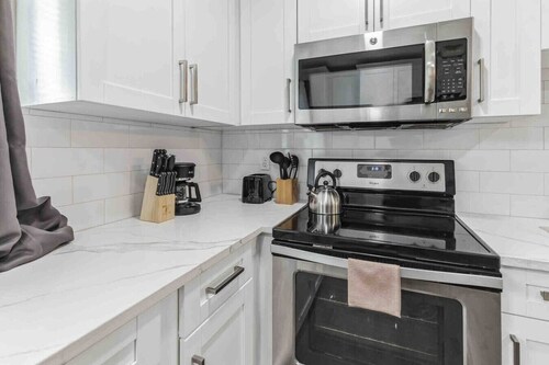 South Tampa 3/2 w/Backyard | Sleeps 10!