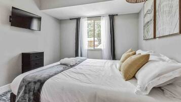 3 Schlafzimmer, Schreibtisch, Bügeleisen/Bügelbrett, WLAN