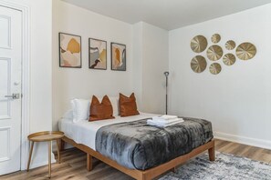 1 habitación, tabla de planchar con plancha y wifi 