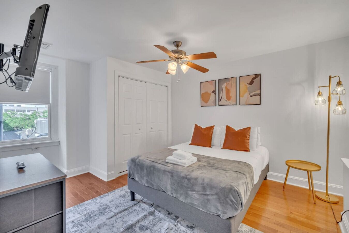 1 bedroom, desk, iron/ironing board, WiFi