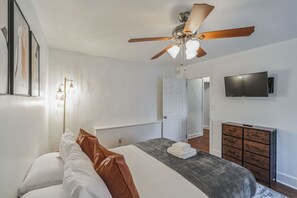 1 habitación, escritorio, tabla de planchar con plancha y wifi 