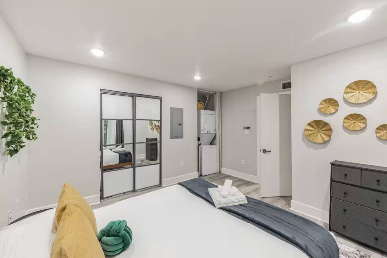 1 habitación, tabla de planchar con plancha, wifi y ropa de cama 