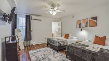 1 bedroom, desk, iron/ironing board, WiFi