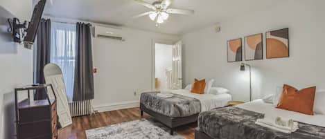 1 habitación, escritorio, tabla de planchar con plancha y wifi