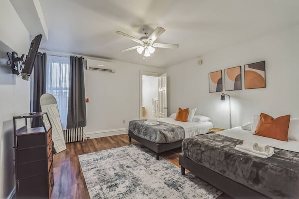 1 bedroom, desk, iron/ironing board, WiFi