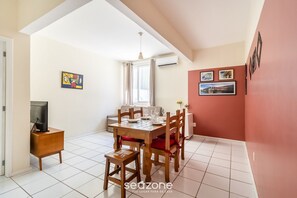 Basic Apartment | Dining