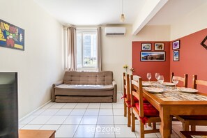 Basic Apartment | Dining
