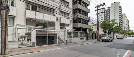 Basic Apartment | Exterior