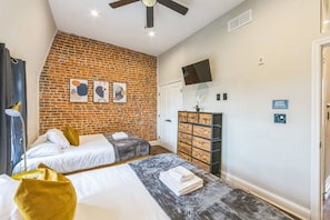 2 bedrooms, desk, iron/ironing board, WiFi