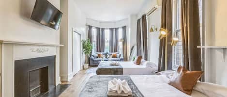 Desk, iron/ironing board, WiFi, bed sheets