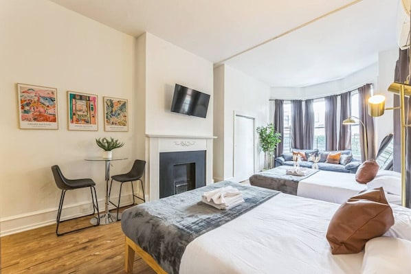 Desk, iron/ironing board, WiFi, bed sheets
