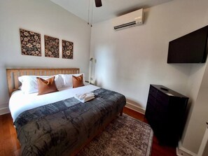 1 bedroom, desk, iron/ironing board, WiFi