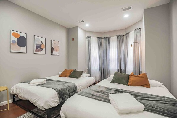 2 bedrooms, iron/ironing board, WiFi, bed sheets