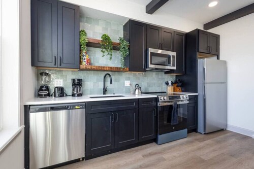 1/1 Across from Fairmount Park | 10 mins to DT (D)