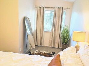 Iron/ironing board, WiFi, bed sheets