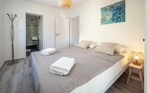 1 chambre, fer et planche à repasser, lit parapluie, Wi-Fi gratuit