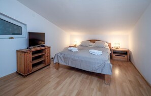 3 chambres, fer et planche à repasser, lit parapluie, Wi-Fi gratuit