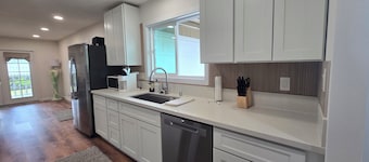 Enjoyable 3-bedroom house with AC in Hilo