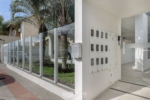 Apartamento básico | Detalhe da fachada