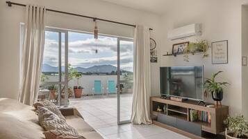 Basic Apartment | Living area