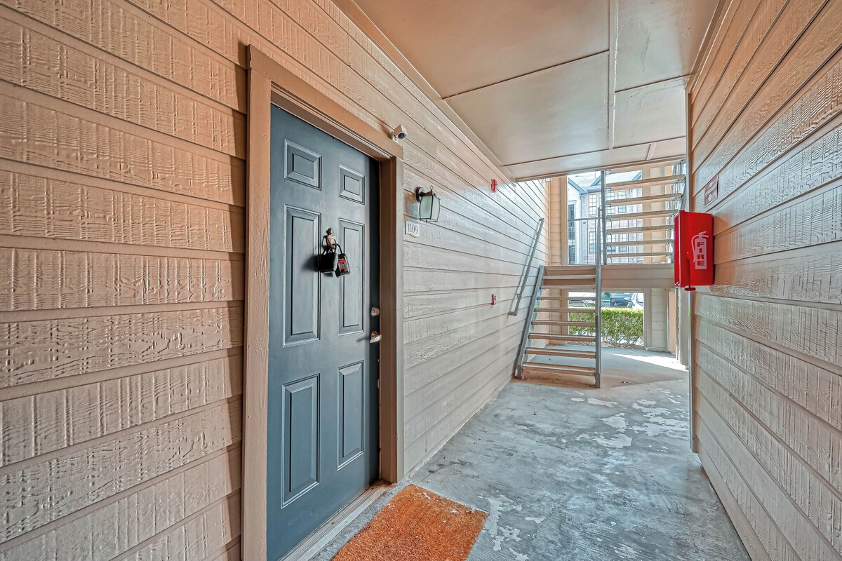 Photo 3 of Modern Medical Center Condo - Walk to Hospitals - Discounts for Long Stays