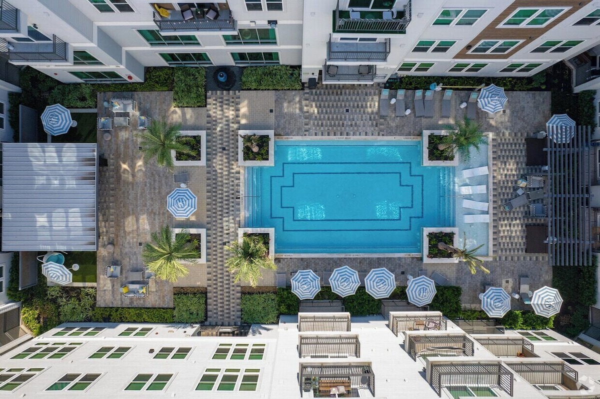 Photo 9 of Modern 1BR Gated Luxury Condo Near Med Center + NRG Walkable + Pool + Gym