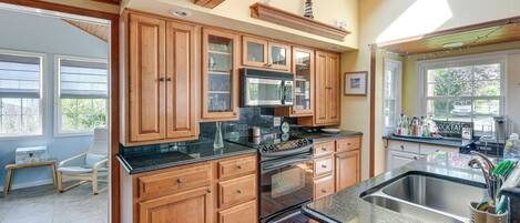 Fridge, microwave, stovetop, dishwasher