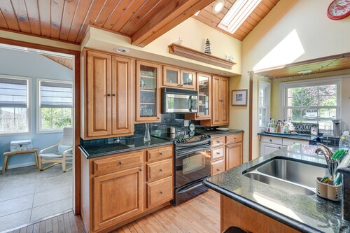 Fish, Swim & Boat: Colonial Beach Bungalow
