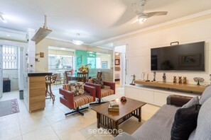 Basic Apartment | Living area