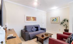 Basic Apartment | Living area