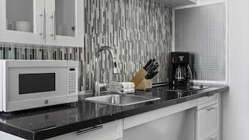 Mikrowelle, Ofen, Herdplatte, Geschirrspüler