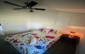 1 bedroom, desk, free WiFi, bed sheets