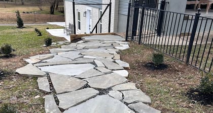 Luxury 1BR, Sleeps 4, Walk to stadium/downtown, Full kitchen, W/D