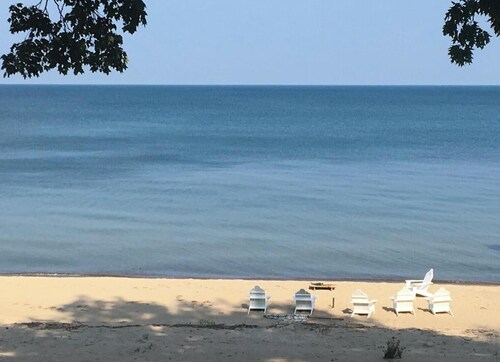 Welcoming  Lake Huron Cowboy Cottage with AC,  kayaks,  & more in Tawas