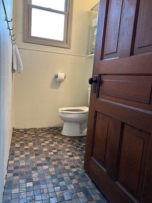 Shower, hair dryer, towels, soap - Welcoming  Lake Huron Cowboy Cottage with AC,  kayaks,  & more in Tawas (Tawas City)