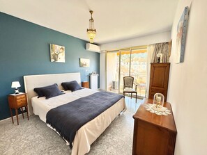 2 bedrooms, iron/ironing board, Internet, bed sheets