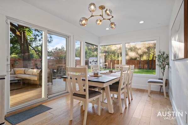 Outdoor dining - Menchaca Rd xxxxxxxx (Austin)