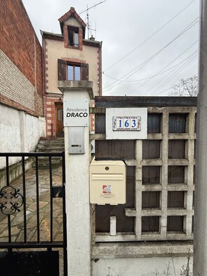 숙박 시설 정면