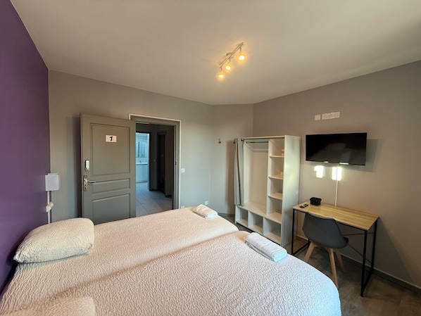 Classic Twin Room | Laptop workspace, free cribs/infant beds, free WiFi, bed sheets - Résidence Draco Paris Orly Aéroport (Athis-Mons)
