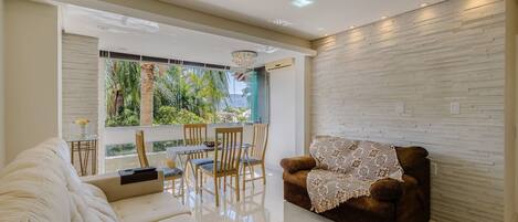 Basic Apartment | Living area