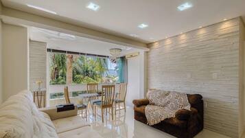 Basic Apartment | Living area