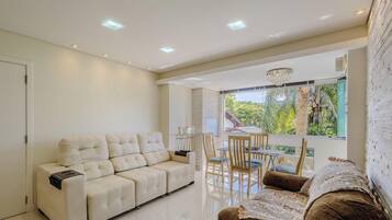 Basic Apartment | Living area