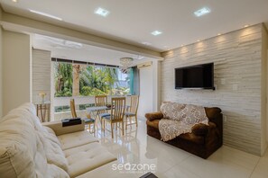 Basic Apartment | Living area