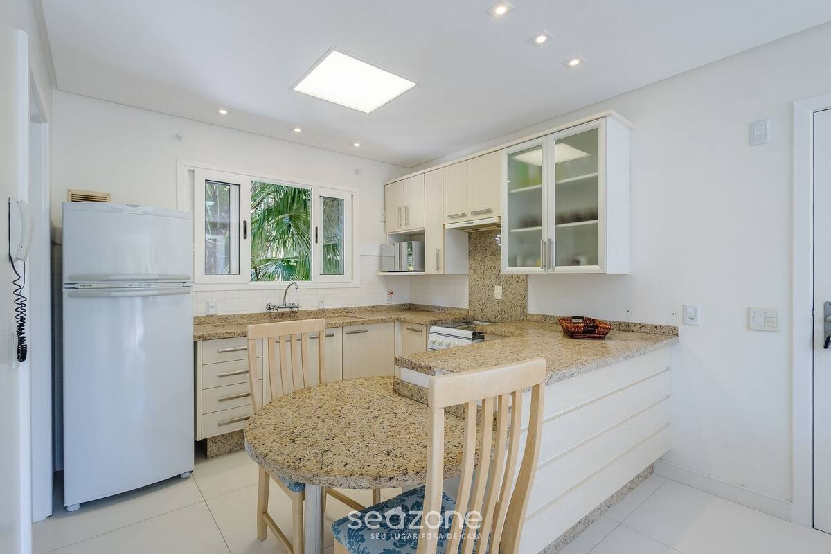Basic Apartment | Private kitchen | Cookware/dishes/utensils