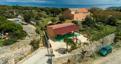 Schöne 2-Zimmer-Wohnung in Veli Losinj